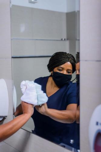 Hygienic Touch Cleaning Hygiene and Garden Services - _PW17827