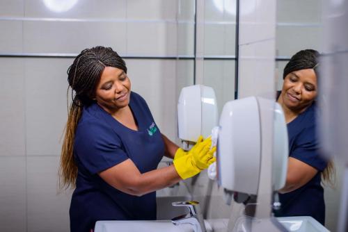 Hygienic Touch Cleaning Hygiene and Garden Services - _PW17862