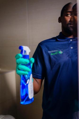 Hygienic Touch Cleaning Hygiene and Garden Services - _PW17919