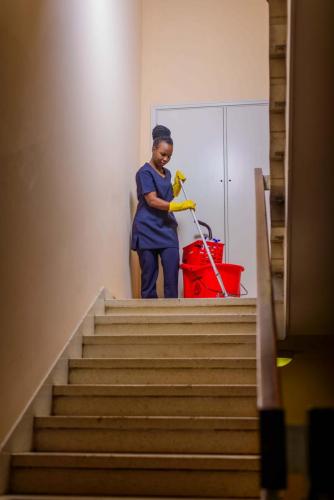 Hygienic Touch Cleaning Hygiene and Garden Services - _PW17955